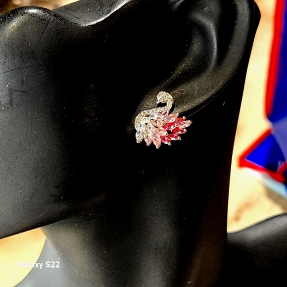 Elegant White and Pink Crystal Swan Stud Earrings Sparkling Swan Studs NWT - Picture 4 of 10